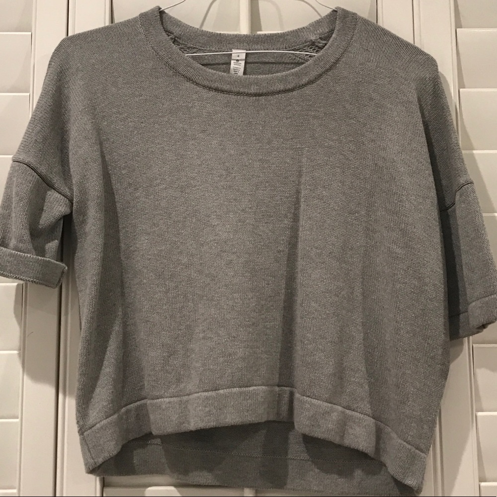 LULULEMON sweater t-shirt